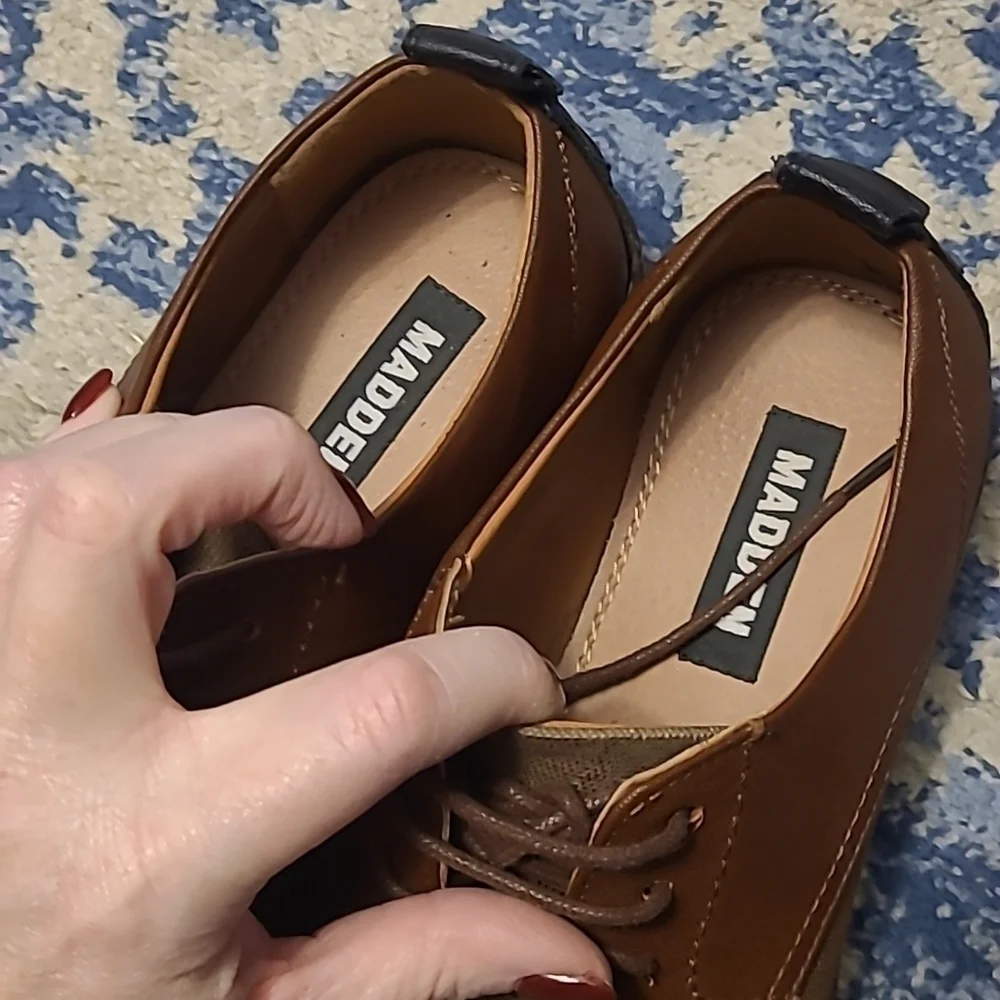 Madden Yanton sz 9 mens dress shoes brown oxford suede sock